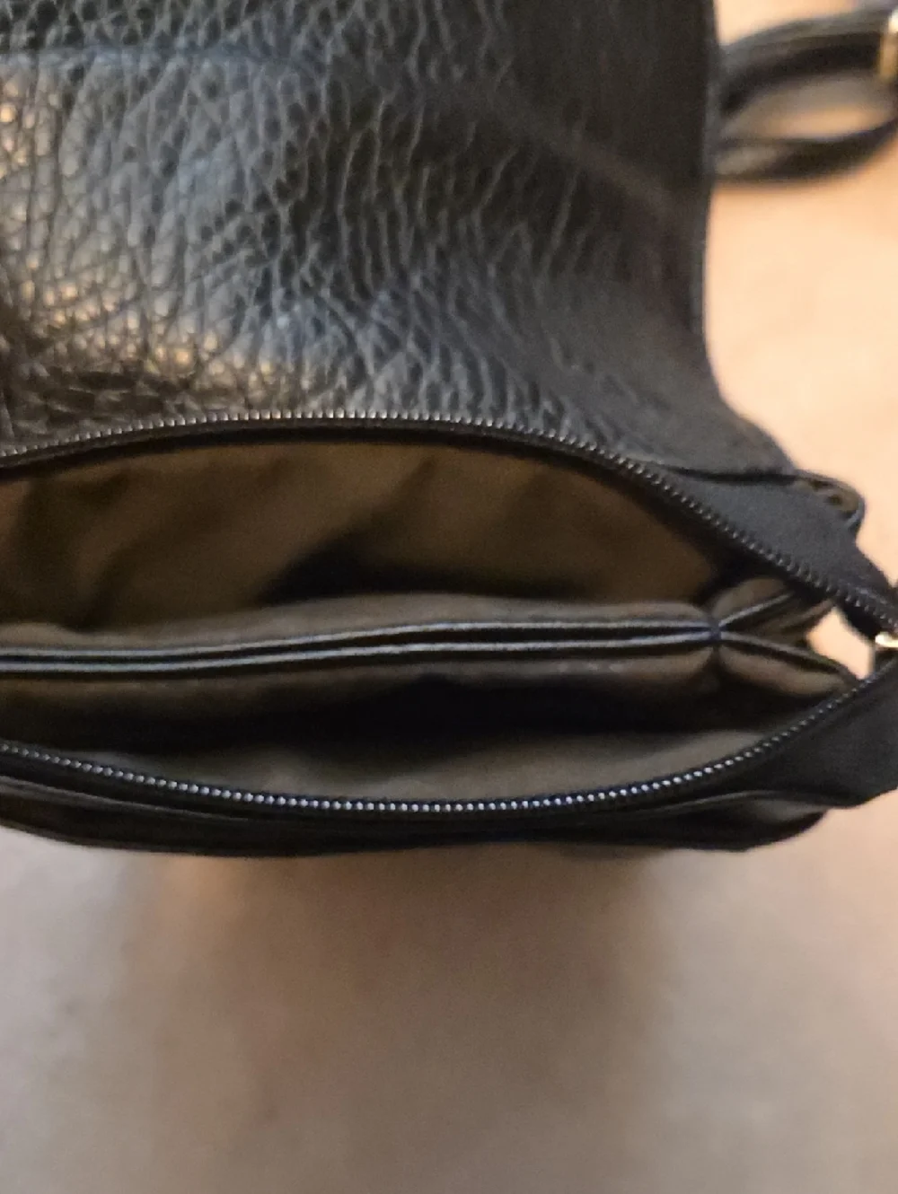 Black Crossbody Phone & Essentials Bag - Women - Picture 3 of 5